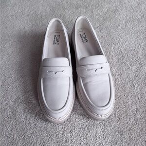 TOMS Women's Penny Loafer